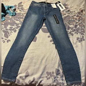 DKNY high rise skinny jeans…NWT